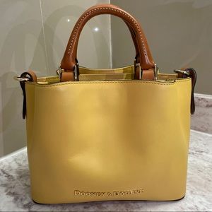 Dooney & Bourke mini Barlow bucket. Color Danelion